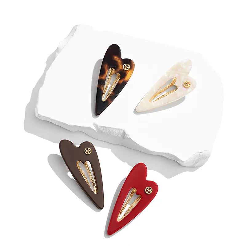 Delilah Heartbeat Pelican Clip