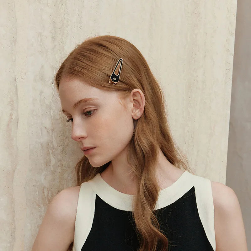 Geometric Poetry-Saskia Pelican Clip
