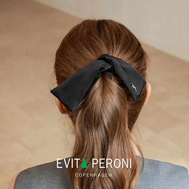 Clara Bendable Bow Shape Banana Clip